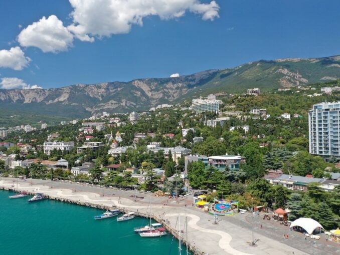 Набережная Ялты - главного курорта в Крыму