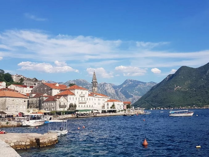 Отдых на берегах Бока-Которской бухты интересен тем, кто не собирается все время проводить на пляжах 