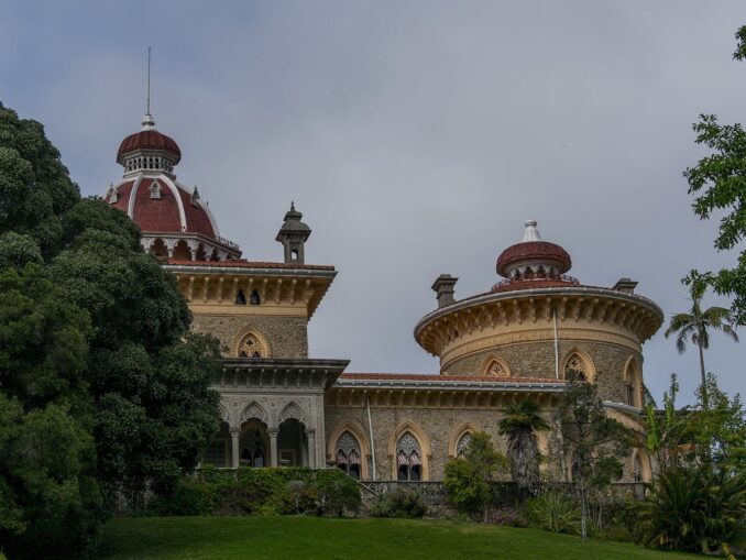 Дворец Монсеррат - одна из необычных достопримечательностей в Синтре