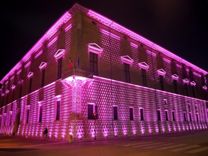 В Алмазный дворец в Ферраре можно сходить, чтобы увидеть среднвековую живопись