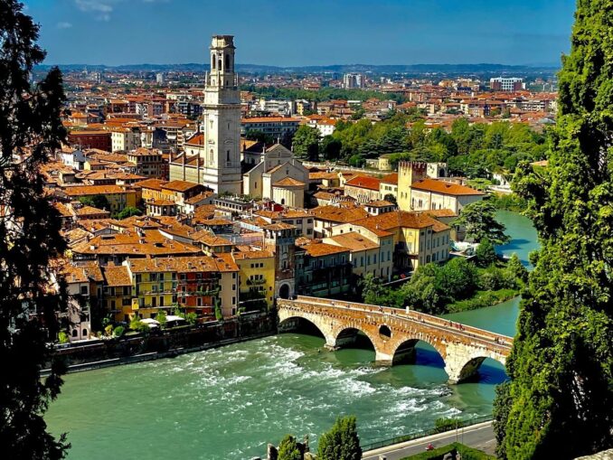 Понте Пьетра в Вероне построен еще римлянами