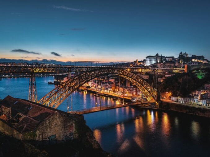 Мост Луиша I в Порту - стоит лично увидеть в Португалии