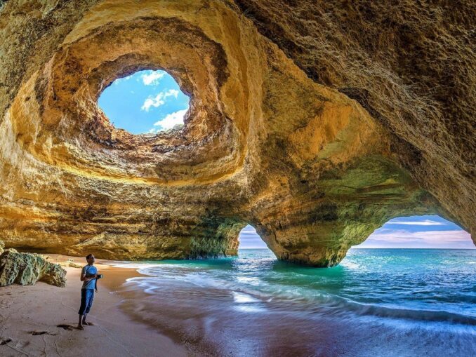 Бенагил - одно из самых интересных мест в Португалии