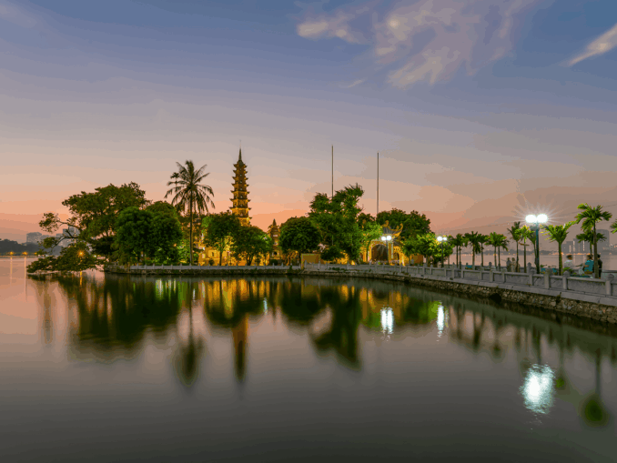 Hanoi, Vietnam, photo @MrBinZ/Pixabay.com In May in Vietnam you can see Hanoi