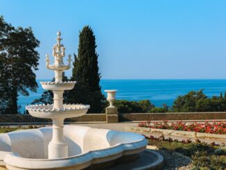 Алупка - в Крыму в июле стоит жаркая погода