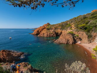 Лазурный берег Франции - отличное место для отдыха на море и походов