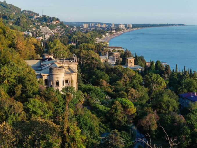 Гагра - в августе хорошо отдыхать на море в Абхазии