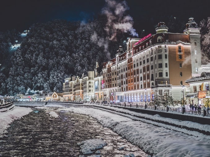 В Красной Поляне весело встречают Новый год, фото Arseny Togulev