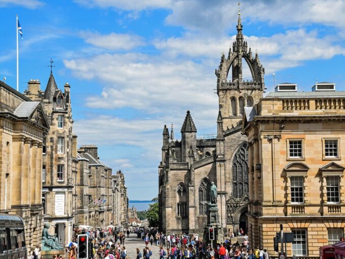 Королевская миля - средоточие самых интересных мест Эдинбурга