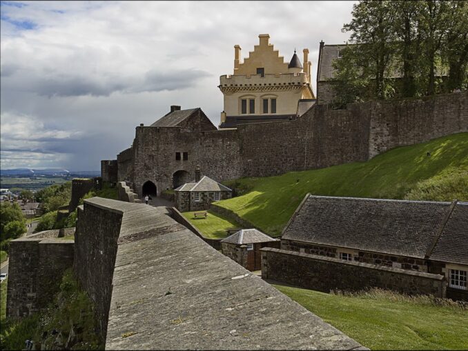 Замок Стерлинг - одна из главных достопримечательностей Шотландии