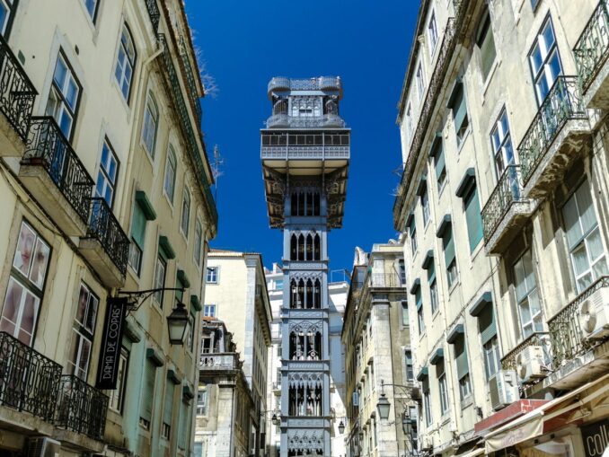 Санта-Жуста - одна из самых странных достопримечательностей Лиссабона