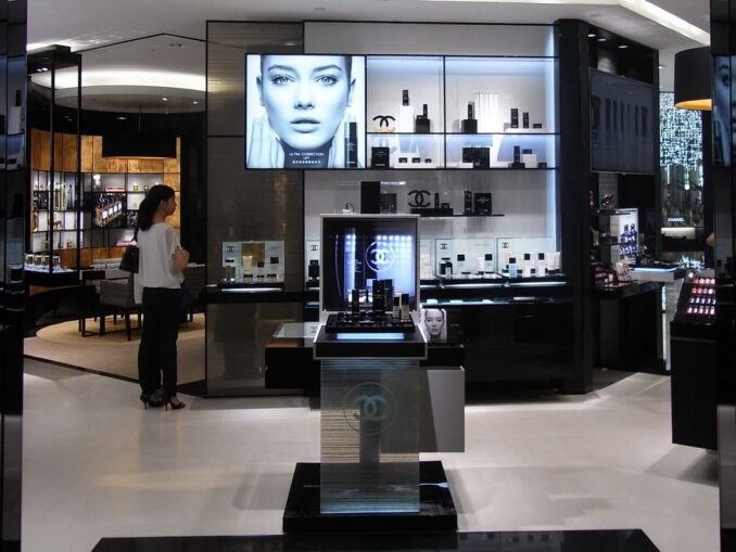 Парфюмерия из Франции - отличный подарок женщине