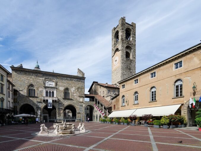 Старая площадь Бергамо - главная достопримечательность города