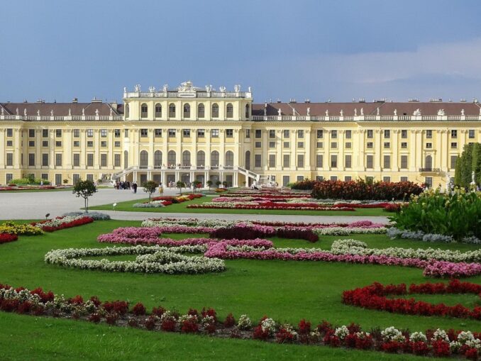 Shenbrunn - In May in Vienna there is non -fingering weather suitable for walking
