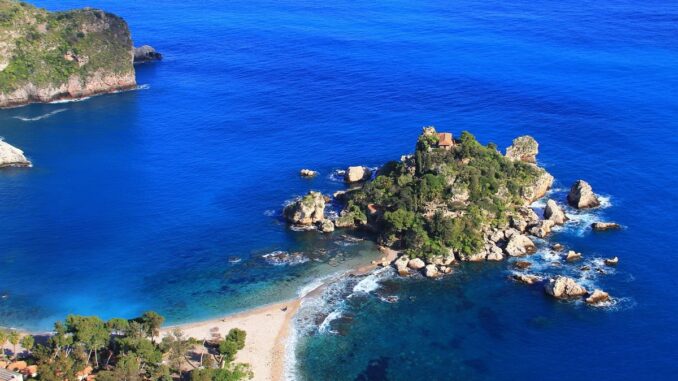 Изолла Белла в Таормине - в июне на Сицилию стоит ехать на море