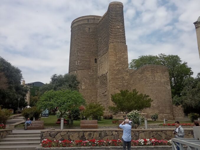 В Баку туристу нужно увидеть Девичью башню