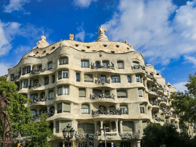 Kasa Mila Gaudi needs to be seen for sure