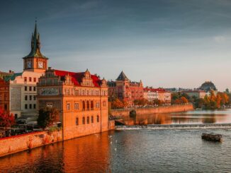 В Прагу в октябре стоит ехать туристам