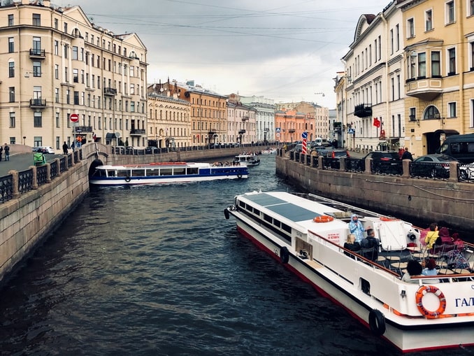 Теплоходы на Мойке в Санкт-Петербурге