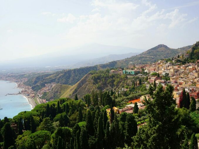 Tammina - Air temperature in Sicily in October reaches +30 degrees Celsius