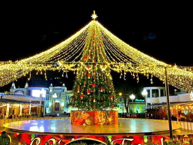 Новогодняя ель в Кисловодске Новогодняя ель в Кисловодске - в конце декабря можно отлично отдохнуть в России на Кавказе