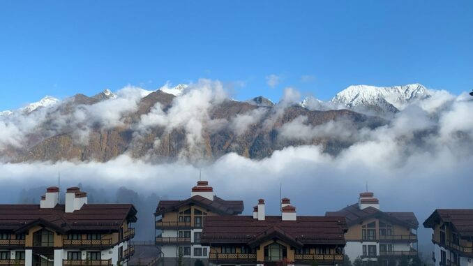 Горы - первое, что можно посмотреть в Красной Поляне!