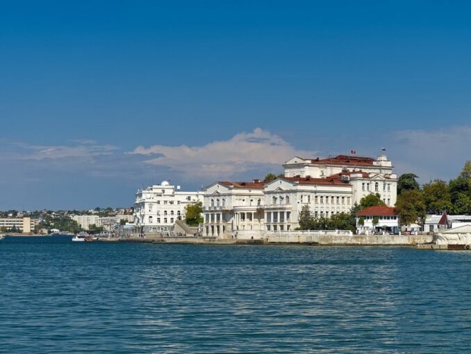 До Севастополя можно быстро добраться из Симферополя