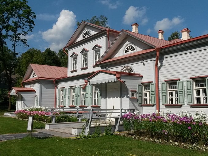 Усадьба Абрамцево находится рядом с Золотым кольцом
