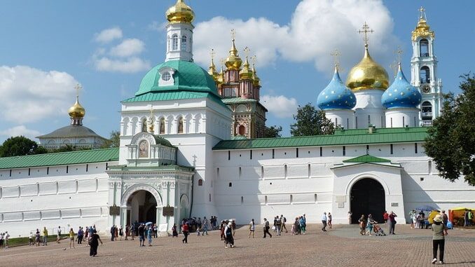 Сергиев Посад, Россия Сергиев Посад - город России, входящий в Золотое кольцо