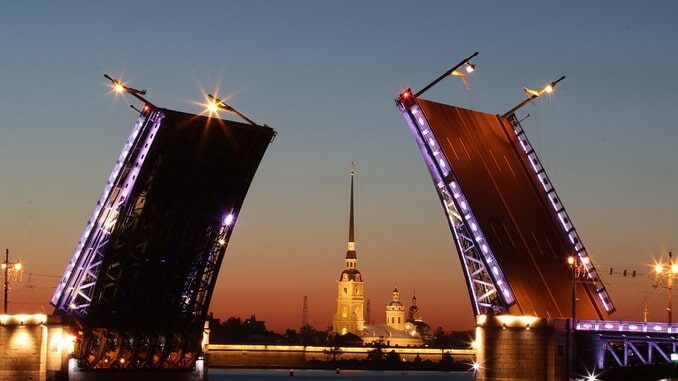 Санкт-Петербург, Россия Санкт-Петербург - сюда стоит поехать в России в августе
