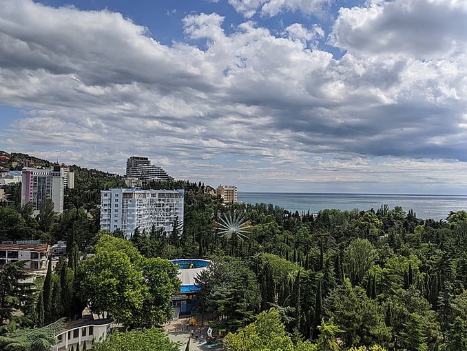 Алушта, Крым Алушта в октябре - отдых должен получиться, фото V_Sykov / Wikimedia Commons