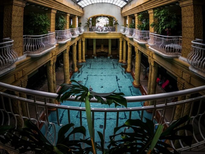 Термальные ванны Геллерт в Будапеште находятся в старинном здании 