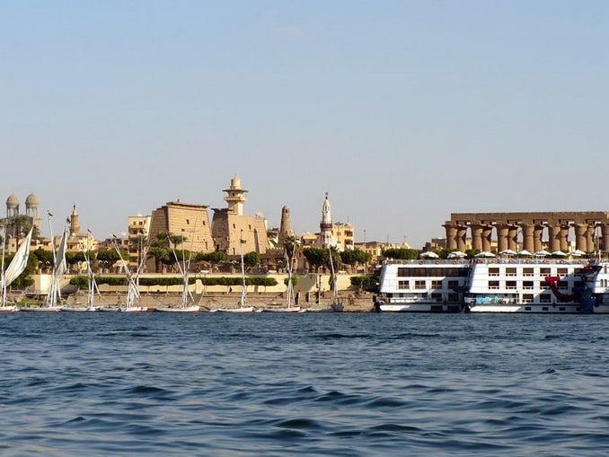 Температура воздуха в декабре на курортах Египта намекает, что пора сокращать пляжную программу