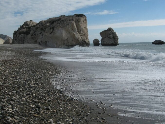 В феврале на Кипре нельзя купаться в море