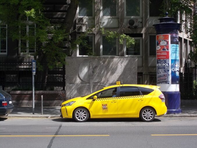 В Будапешт можно доехать из аэропорта на такси