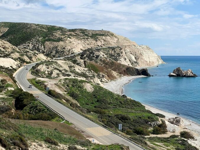 Дорога на Кипре - какие документы нужны для проката машины?