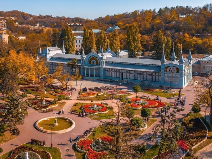 В октябре Пятигорск открыточно красив