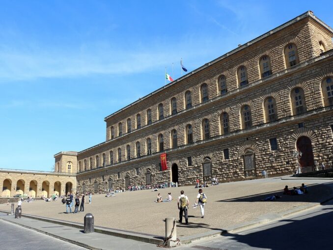 Палаццо Питти во Флоренции по популярности уступает Уффици