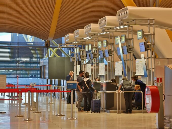 Регистрация в аэропорту - какие вещи нужно брать с собой в Турцию обязательно?