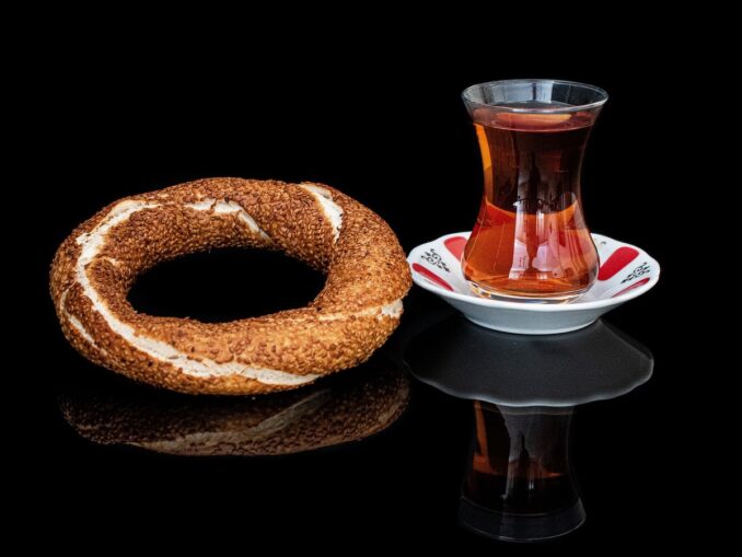 На завтрак в Турции едят симиты с чаем