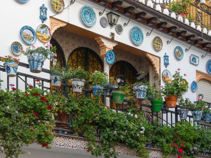 В Гранаде можно сходить в мавританский квартал Альбайсин