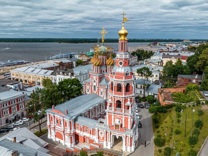 Рождественскую церковь в Нижнем Новгороде туристу стоит посмотреть в первую очередь
