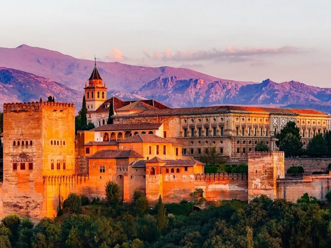 Альгамбра - главное, что нужно увидеть в Гранаде