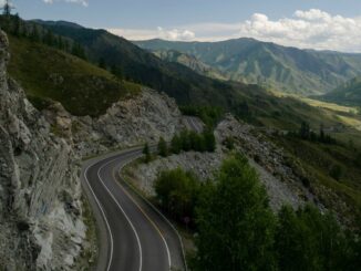 Перевал Чике-Таман на Чуйском тракте - нужно посмотреть на Алтае, путешествуя на машине