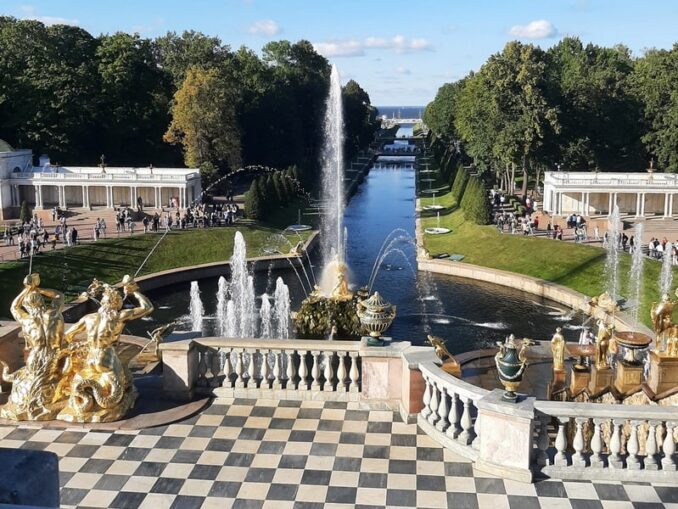 Как не посмотреть в Питере Большой каскад и Морской канал в Петергофе?