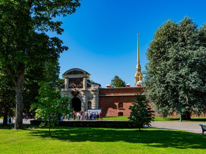 Петропавловскую крепость можно посмотреть в в Санкт-Петербурге на 2 день посещения