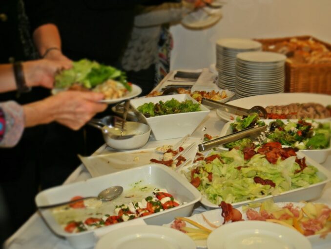 Лучшие санатории Кисловодска с питанием предлагают 3-разовый "шведский стол"