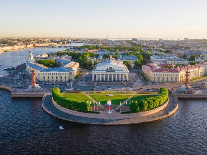 В Санкт-Петербурге за 2 дня нужно сходить на Стрелку Васильевскго острова