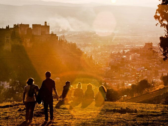 Мирадор Сан-Николас в Гранаде стоит посетить на закате