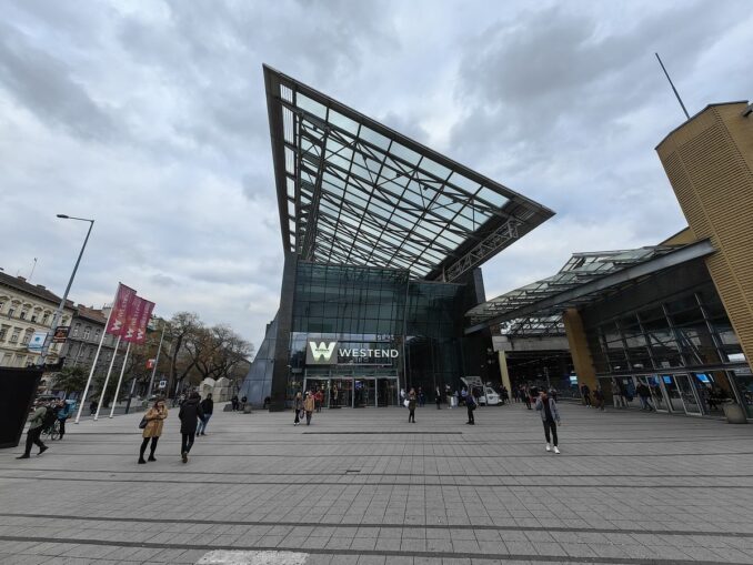 WestEnd City Center - самый известный торговый молл Будапешта